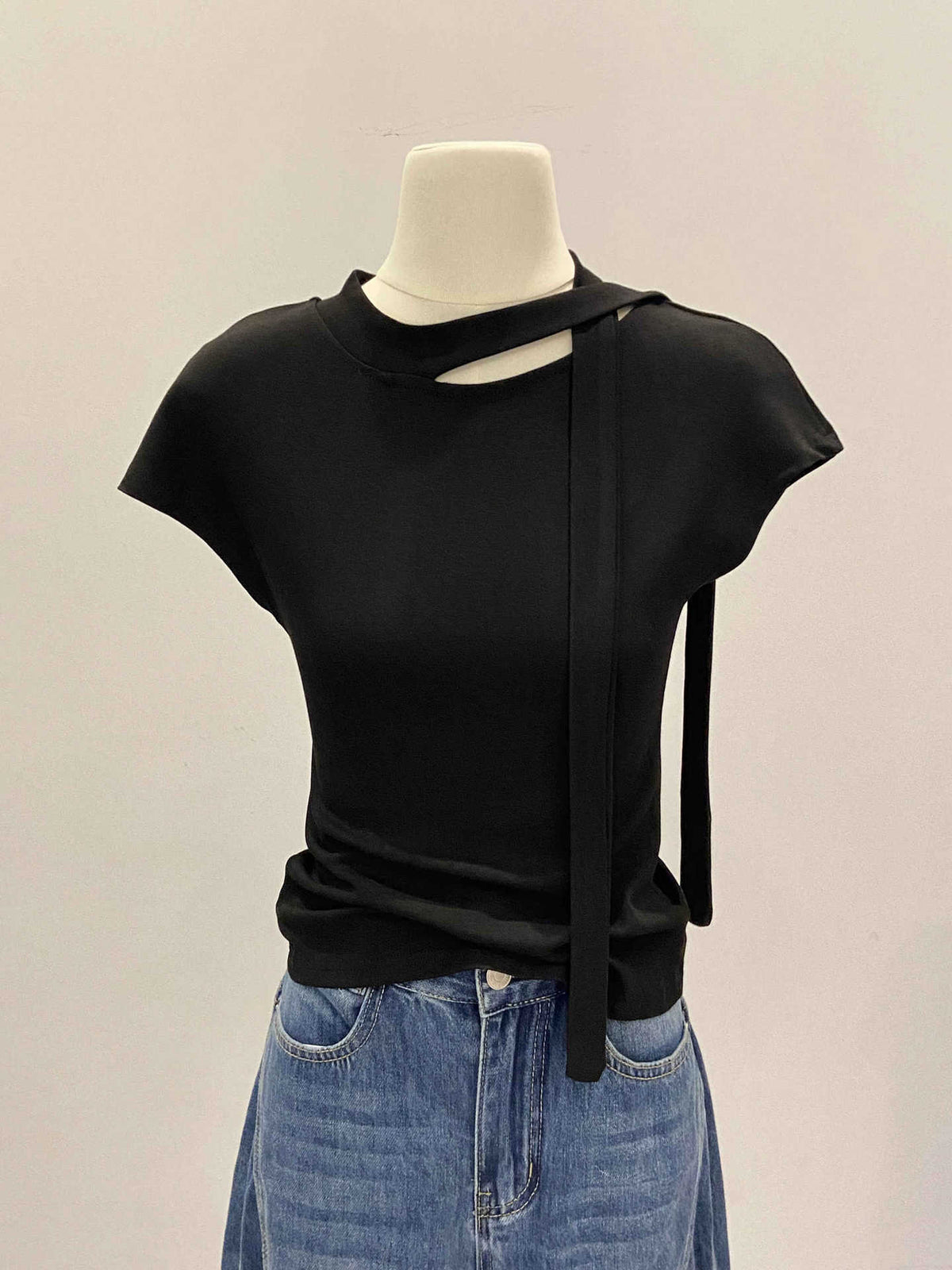 chic sleeveless top for women