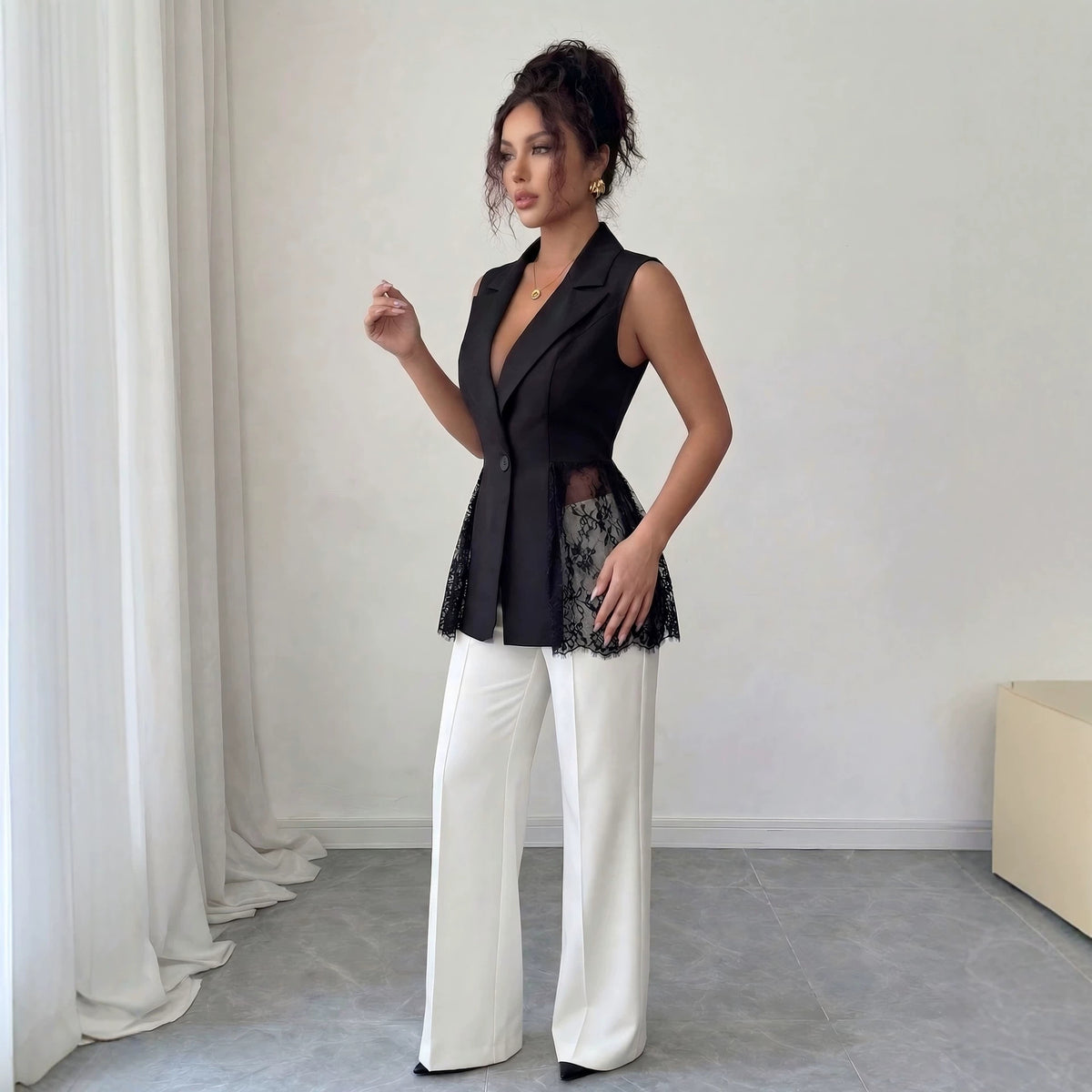 Sleeveless slim fit A-line jacket for fashion